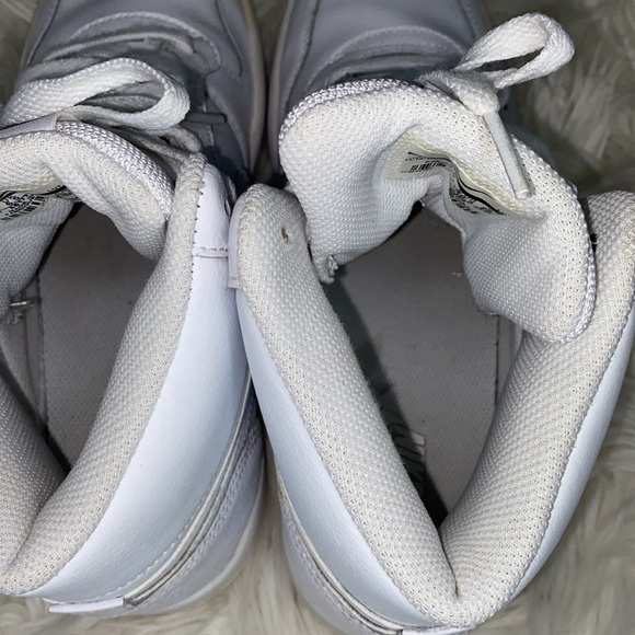 Nike Women's Basketball Shoes Sz 7.5 - Picture 7 of 9